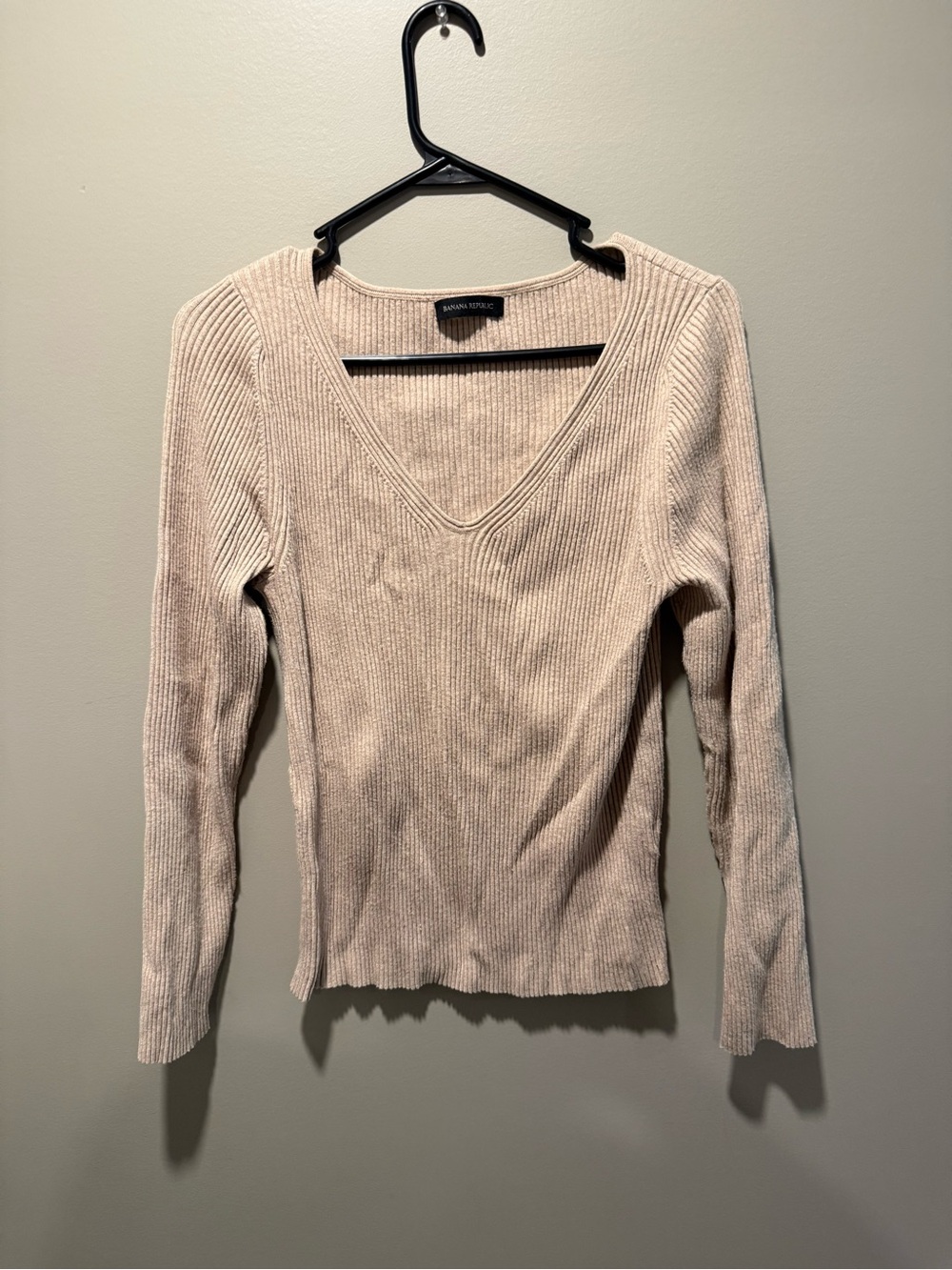 Banana Republic Light Cream Ribbed V-Neck Sweater